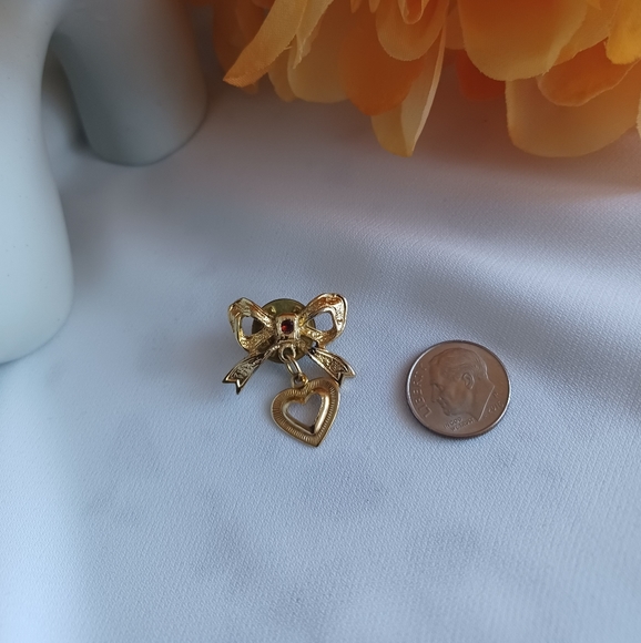 Gold Bow and Heart Brooch - Picture 8 of 8